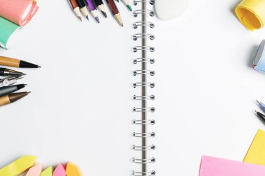 Ofis masa üstü kaynakları ile 