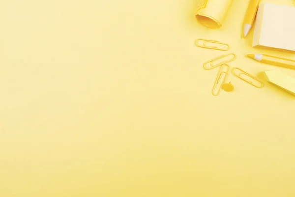 Kreatív sárga kellékek hátteret — Stock Fotó