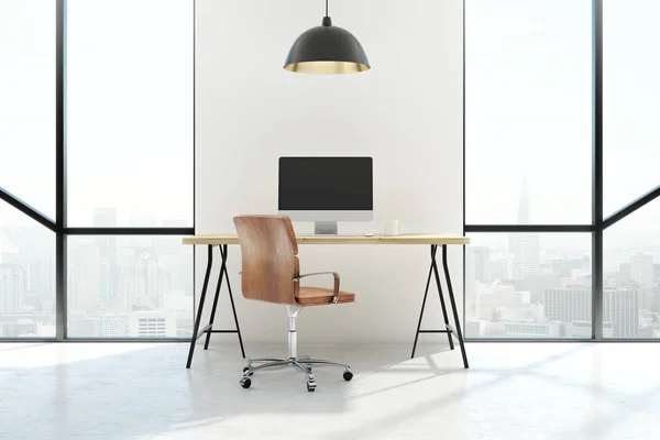 Birou modern cu ecran de calculator alb curat — Fotografie, imagine de stoc