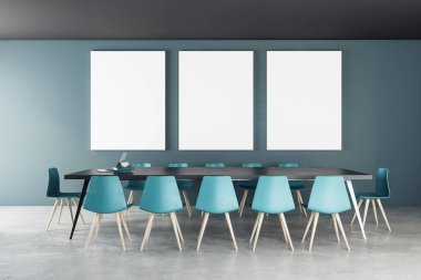 Posteri ile modern toplantı salonu