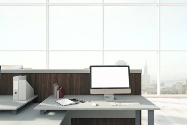 Office boş beyaz bilgisayar ile 