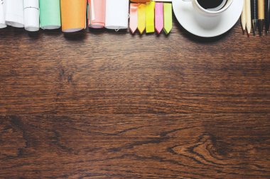 Modern ofis masaüstü malzemeleri ile