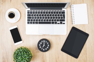 Office çalışma alanı boş cihazlar ile