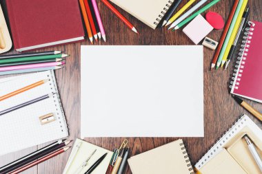 Çalışma tablosu kağıt levha ile