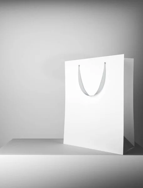 Saco de compras branco em branco — Fotografia de Stock