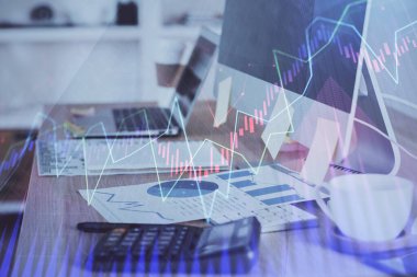 Finansal tablo çizimi ve arka planda bilgisayar olan bir tablo. Çoklu maruz kalma. Uluslararası pazarlar kavramı.