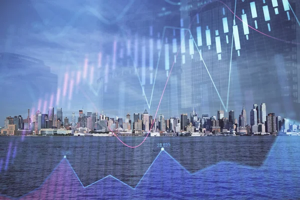 Forex grafiek over uitzicht op de stad met wolkenkrabbers achtergrond dubbele blootstelling. Begrip financiële analyse. — Stockfoto