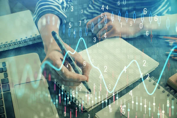 Cuadro financiero dibujado sobre las manos tomando notas de fondo. Concepto de investigación. Doble exposición —  Fotos de Stock