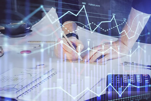 Dubbel exponering av man skriver på papper med forex diagram. — Stockfoto