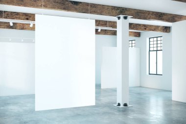 Üç reklam panosu olan modern iç mekan..