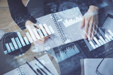 Forex grafik hologram el notları arka plan alarak. Analiz kavramı. Çoklu pozlama