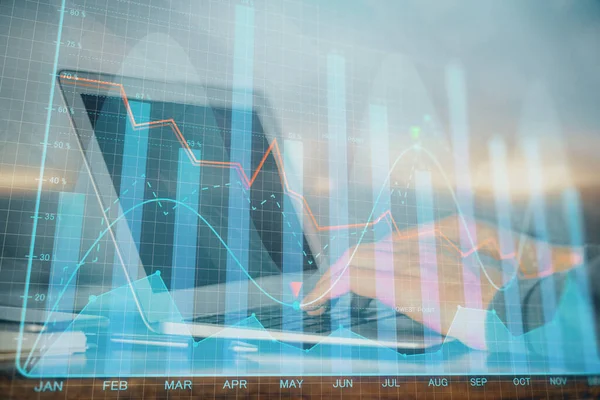 Dubbel exponering av Businessmans händer med laptop och Stock Market Graph bakgrund. Begreppet forskning och handel. — Stockfoto