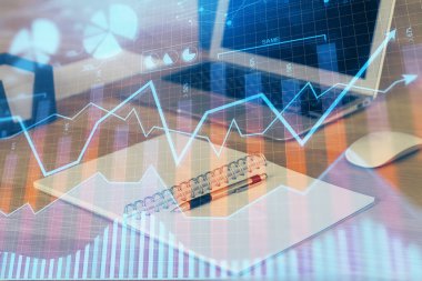 Grafik ve finansal bilgilere ve bilgisayar geçmişi olan çalışma alanına çoklu maruz kalma. Uluslararası çevrimiçi ticaret kavramı.