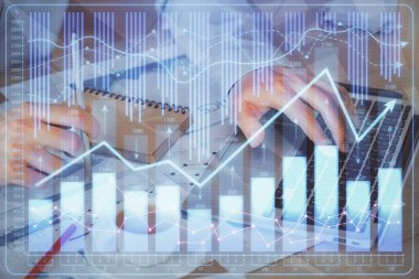 Arka planda ofiste bilgisayarda çalışan işadamı ile Forex grafiği. Sert çalışma kavramı. Çift Pozlama.