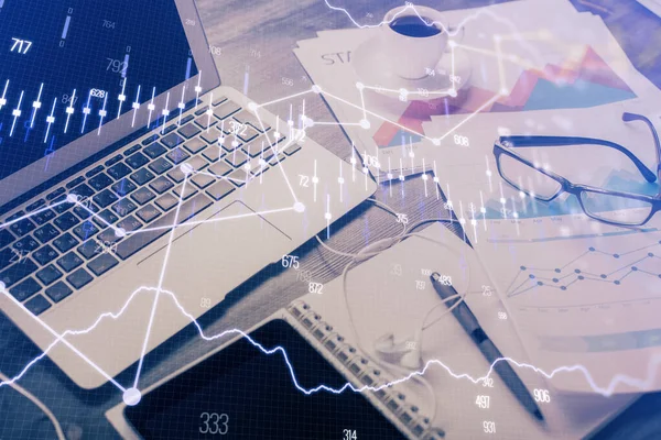 背景にコンピュータと財務グラフカラフルな図面やテーブル。多重露光。国際市場の概念. — ストック写真
