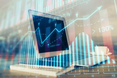 Finansal grafik renkli çizimler ve arka planda bilgisayar olan tablolar. Çifte maruziyet. Uluslararası pazarlar kavramı.