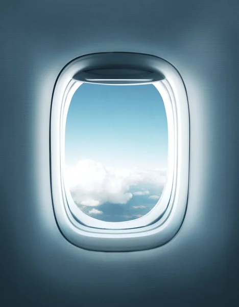 Ventana del avión con vista a las nubes —  Fotos de Stock