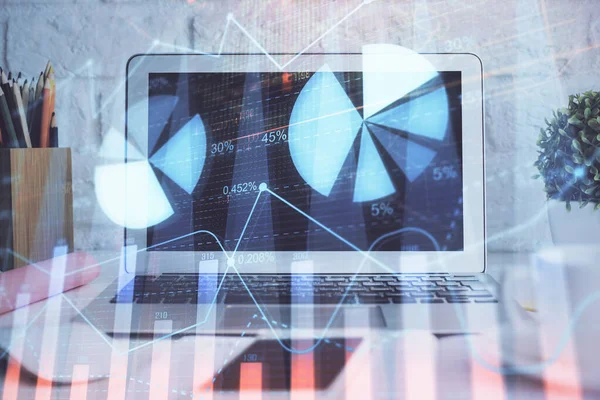 Forex Diagram hologram på bordet med datorbakgrund. Multiexponering. Begreppet finansiella marknader. — Stockfoto