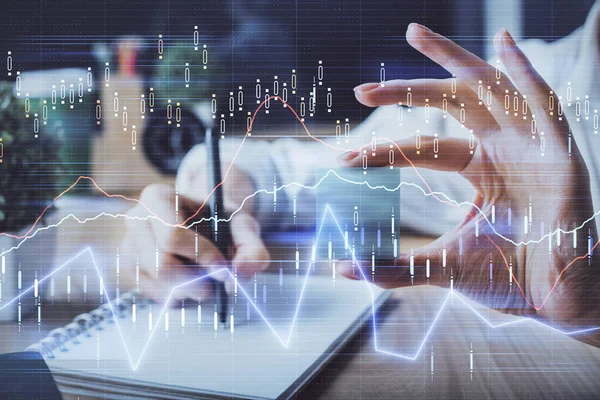 Forex tablosu WOMANS el notları arka plan alarak görüntülenir. Araştırma kavramı. Çoklu pozlama
