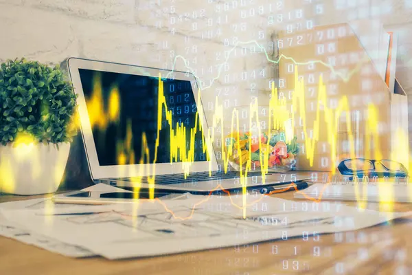 Desenho gráfico financeiro e tabela com computador em segundo plano. Dupla exposição. Conceito de mercados internacionais. — Fotografia de Stock