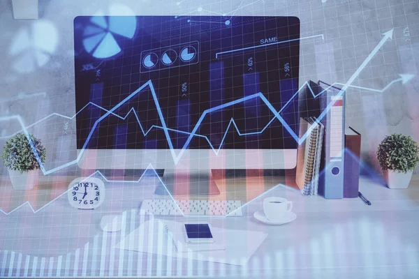 Forex grafiek hologram op tafel met computer achtergrond. Dubbele belichting. Begrip financiële markten. — Stockfoto
