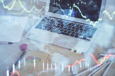 Kişisel bilgisayar arkaplanına çizilmiş borsa hologramı. Çoklu maruz kalma. Yatırım kavramı.