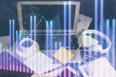Finansal pazar grafiği hologramı ve kişisel bilgisayar arka planda. Çifte maruziyet. Önx kavramı.