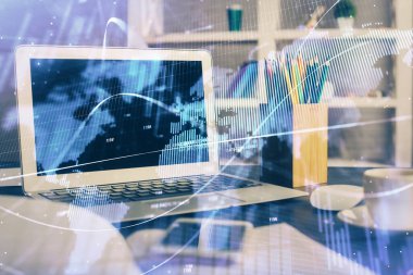 Arka planda eski pazar grafik hologramı ve kişisel bilgisayar var. Çoklu maruz kalma. Yatırım kavramı.