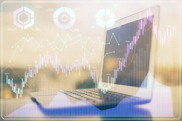 Hologram van de financiële markt en personal computer op achtergrond. Dubbele belichting. Begrip forex. — Stockfoto