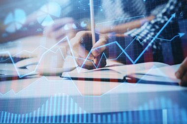 İki adamın hisse senedi piyasası grafiğiyle yatırım planladığı çok sayıda olay.