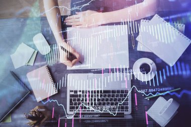 Finansal grafik WOMANS el notları arka plan alarak görüntülenir. Araştırma kavramı. Çoklu pozlama