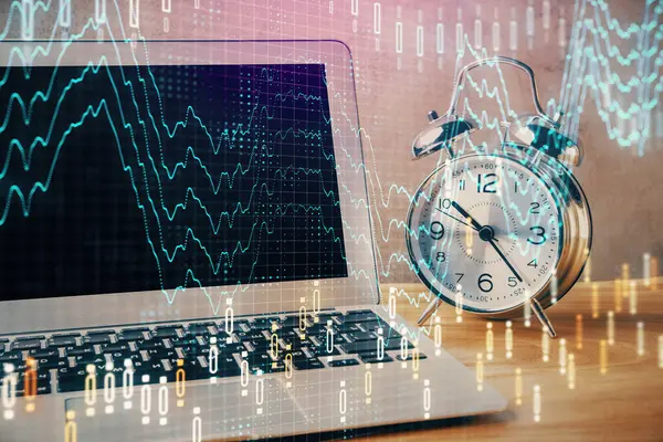 Gráfico financiero dibujo colorido y mesa con el ordenador en el fondo. Exposición múltiple. Concepto de mercados internacionales. — Foto de Stock