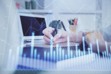 Finansal grafik WOMANS el notları arka plan alarak görüntülenir. Araştırma kavramı. Çift Pozlama