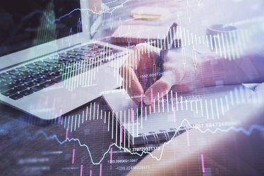 Forex tablosu WOMANS el notları arka plan alarak görüntülenir. Araştırma kavramı. Çoklu pozlama