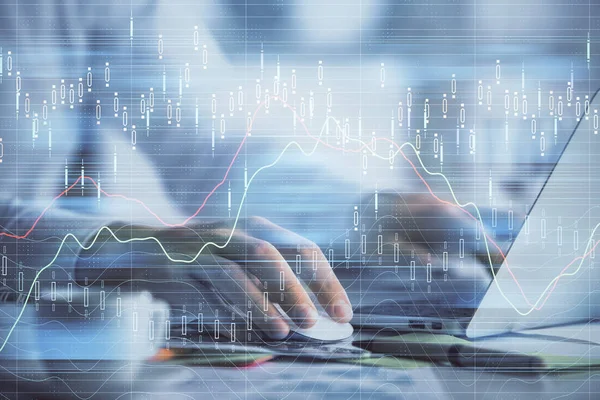 Dubbele blootstelling van forex grafiek met de man die werkt op de computer op de achtergrond. Begrip marktanalyse. — Stockfoto