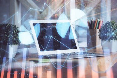 Arka planda eski pazar grafik hologramı ve kişisel bilgisayar var. Çoklu maruz kalma. Yatırım kavramı.