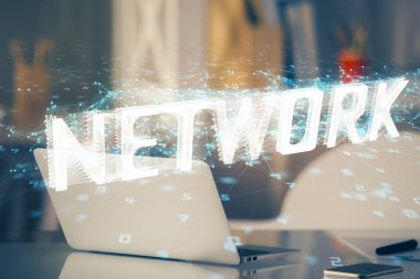 Teknoloji temalı çizim ve bilgisayarlı masa. Çifte maruziyet. Bilgi kavramı.