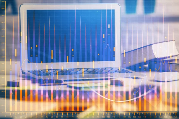 Multieksponering av forx-diagram og arbeidsplass med datamaskin. Begrepet internasjonal handel på Internett. – stockfoto