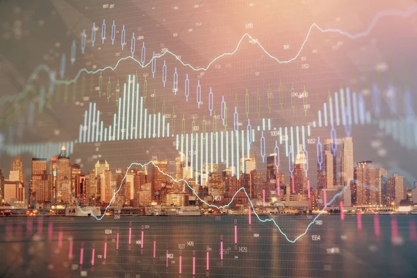 Фінансовий графік на нічному міському пейзажі з високими будівлями фону подвійної експозиції. Концепція аналізу . — стокове фото