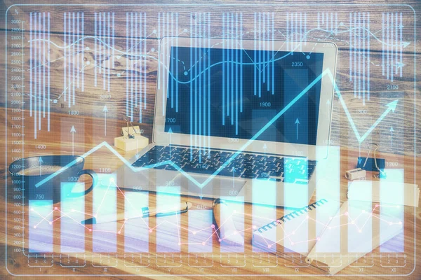 Multiexponering av diagram och finansiell information och arbetsyta med datorbakgrund. Begreppet internationell näthandel. — Stockfoto