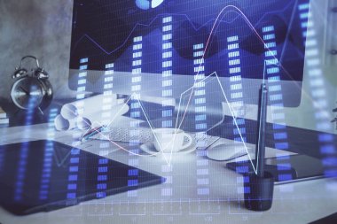 Finansal pazar grafiği hologramı ve kişisel bilgisayar arka planda. Çifte maruziyet. Önx kavramı.