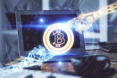 Blockchain temalı holograma ve bilgisayar arkaplanlı masaya çoklu maruz kalma. Bitcoin şifreleme para birimi kavramı.