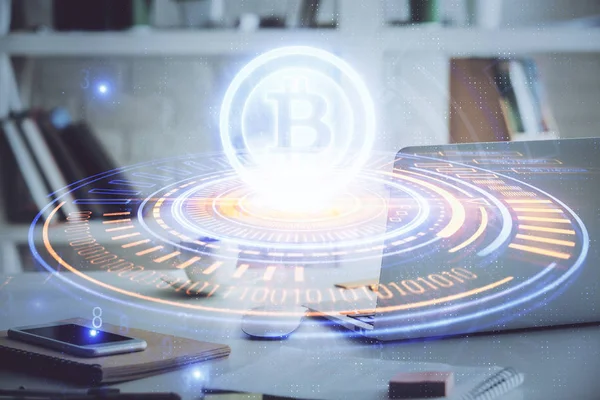 Mehrfachbelichtung des Hologramms und der Tabelle zum Blockchain-Thema mit Computerhintergrund. Konzept der Kryptowährung Bitcoin. — Stockfoto