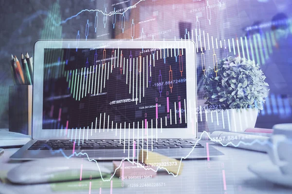 Finansiell diagram ritning och tabell med dator på bakgrunden. Dubbel exponering. Begreppet internationella marknader. — Stockfoto