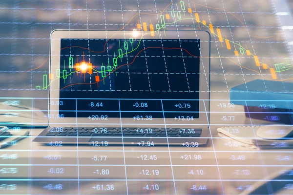 Οικονομικό γράφημα πολύχρωμο σχέδιο και πίνακα με υπολογιστή στο παρασκήνιο. Διπλή έκθεση. Έννοια των διεθνών αγορών. — Φωτογραφία Αρχείου