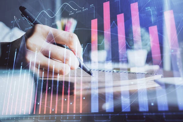 Gráficos de divisas financieras que se muestran en la mano de la mujer tomando notas fondo. Concepto de investigación. Doble exposición —  Fotos de Stock