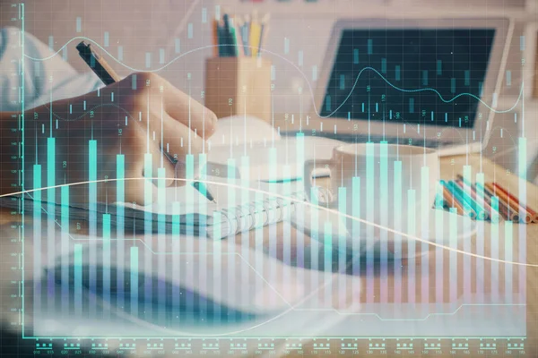 Cuadro financiero dibujado sobre las manos tomando notas de fondo. Concepto de investigación. Doble exposición —  Fotos de Stock