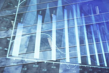 Yüksek binaların arka planında çoklu pozlama olan eski şehir haritası. Finansal araştırma kavramı.