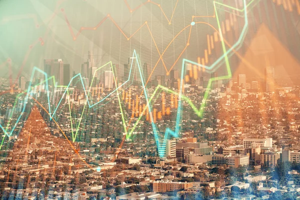 Gráfico de divisas en paisaje urbano con rascacielos fondo de pantalla doble exposición. Concepto de investigación financiera . —  Fotos de Stock