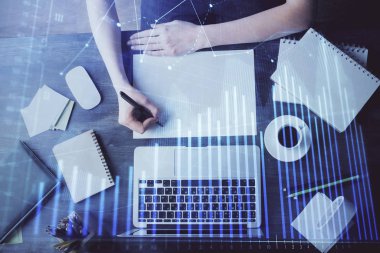 Mali grafik kadın elinde notlar arka plan alarak görüntülenir. Araştırma kavramı. Çoklu pozlama